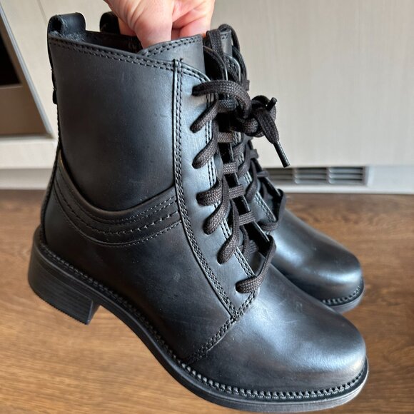 BNIB Clarks Black Maye Combat Leather Boots - Size 6 - Picture 2 of 8
